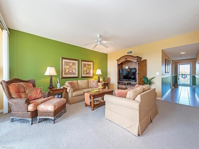 Breckenridge condo in the heart of Estero with beautiful lake