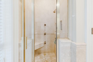 Timeless elegance on the bay behind the gates of prestigious