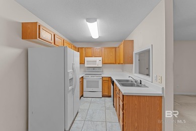 Welcome to Parkview Condos in Gulf Shores! This 2-bedroom