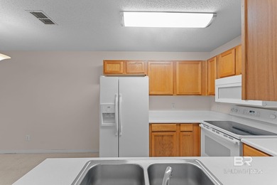 Welcome to Parkview Condos in Gulf Shores! This 2-bedroom