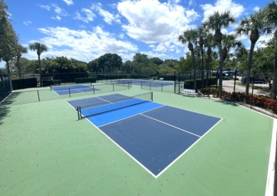 A Boater's Dream-included is a 40' boat slip with a 9,000lb lift