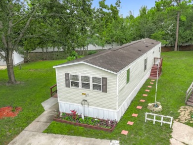 (Espanol a continuacion) This gorgeous 2019 single-wide is