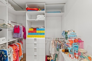 A combination of luxury, waterfront access and convenient urban