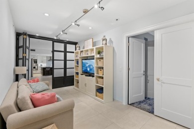 A combination of luxury, waterfront access and convenient urban