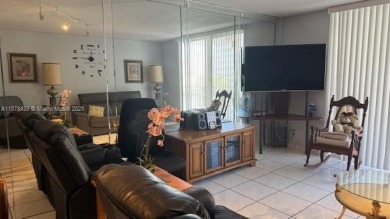 Condo 1 Bedroom, 1.5 Bath. Just a few steps from the Beach