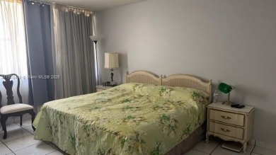 Condo 1 Bedroom, 1.5 Bath. Just a few steps from the Beach