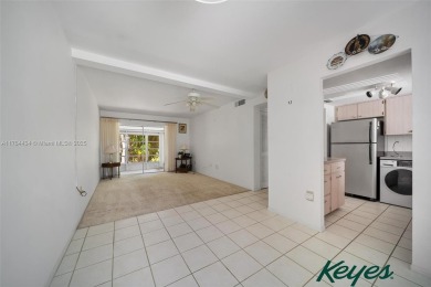 Bring your style to this 1st floor, 2-beds/2 baths condo in