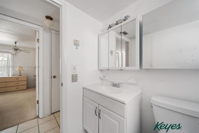 Bring your style to this 1st floor, 2-beds/2 baths condo in
