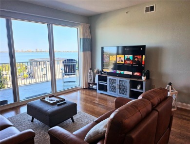 Beautiful 2 bed/2 Bath condo with a den/study and an amazing