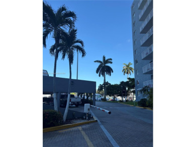 Lovely 2-bedroom, 1 1.5-bath apartment with a nice WATER  view!