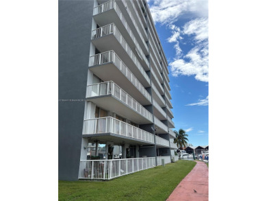 Lovely 2-bedroom, 1 1.5-bath apartment with a nice WATER  view!