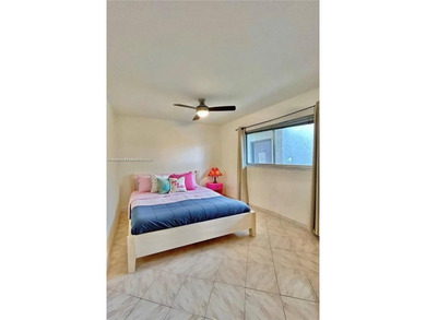 2/2 in the heart of Plantation. LAUNDRY IN-UNIT. The apartment