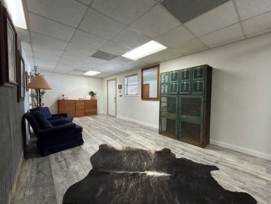 Hank's Bunkhouse (6 twins and 1 dbl murphy bed)is a current