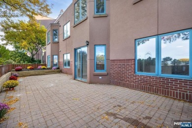 Welcome to 105 Nelson Court at INDEPENDENCE HARBOR. Waterfront