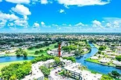 Don't miss this opportunity! 2 bed 2 bath over 55 condo in Lime