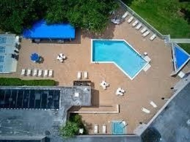 Don't miss this opportunity! 2 bed 2 bath over 55 condo in Lime