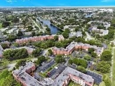 Don't miss this opportunity! 2 bed 2 bath over 55 condo in Lime