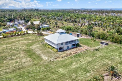 ABSOLUTELY NO FLOOD DAMAGE! Come live the Florida lifestyle in