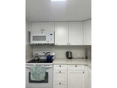 BEAUTIFULLY REMODELED 2 BEDROOM, 2 BATHROOM UNIT IN DESIRABLE