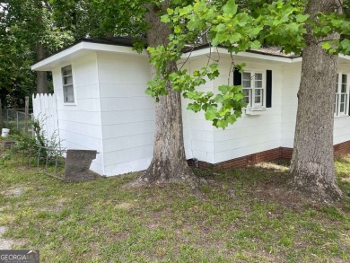 2 Bed 1 Bath home located in the city limits of Swainsboro