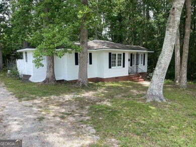 2 Bed 1 Bath home located in the city limits of Swainsboro