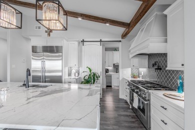 Luxury Coastal Living in the Prestigious Islands of Rockport