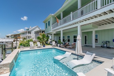 Luxury Coastal Living in the Prestigious Islands of Rockport