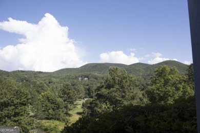 Stunning Mountain Retreat with Panoramic Views & Spacious