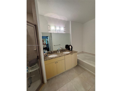 3BR 2BTH unit on the 11th Floor with great view of cruise ships