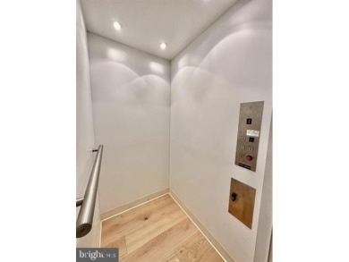 NEW PRICE! STUNNING ULTRA- CUSTOM Contemporary 5 BD/4.5 BA