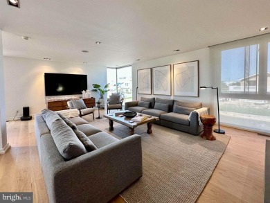 NEW PRICE! STUNNING ULTRA- CUSTOM Contemporary 5 BD/4.5 BA