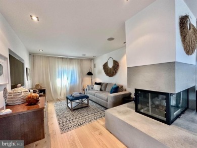 NEW PRICE! STUNNING ULTRA- CUSTOM Contemporary 5 BD/4.5 BA