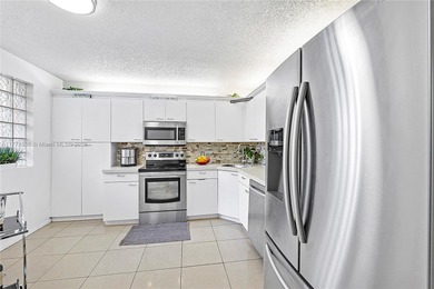 Immaculate 2/2 Condo in Desirable Bayview - beautifully spacious