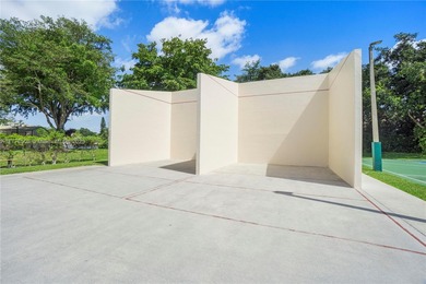 Immaculate 2/2 Condo in Desirable Bayview - beautifully spacious