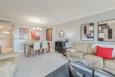 BEAUTIFUL CHARMING FURNISHED 2/2 CONDO IN THE CONVOITED