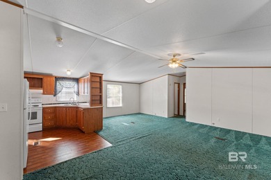 Check out this WELL MAINTAINED 3 bed, 2 bath home in Spanish