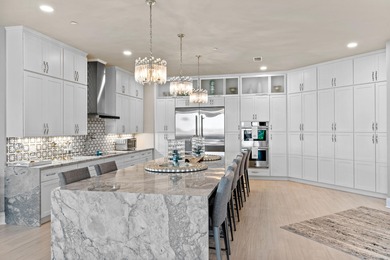 Welcome to Penthouse 1201 located in the iconic Destin Yacht