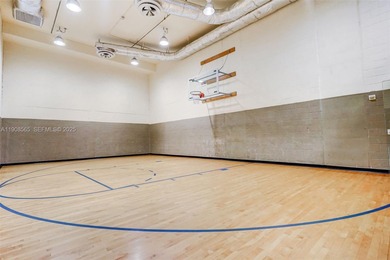 Beautiful 2 bed, 1 bath condo in NuRiver Landings featuring 11'