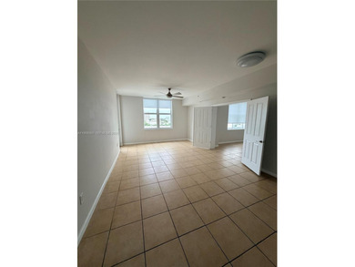 Beautiful 2 bed, 1 bath condo in NuRiver Landings featuring 11'