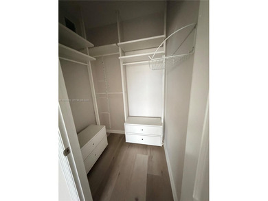 Beautiful 2 bed, 1 bath condo in NuRiver Landings featuring 11'