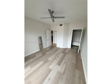 Beautiful 2 bed, 1 bath condo in NuRiver Landings featuring 11'