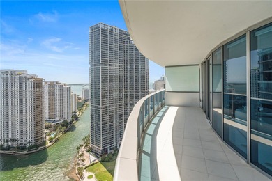 Exceptional residence on the Miami River, next to the iconic