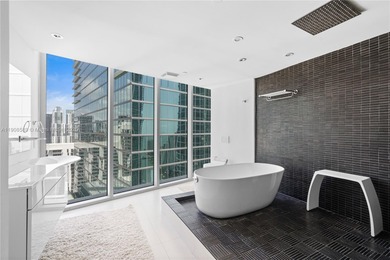 Exceptional residence on the Miami River, next to the iconic