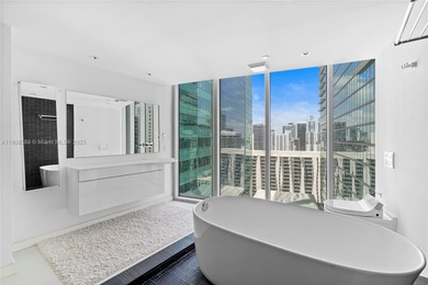 Exceptional residence on the Miami River, next to the iconic