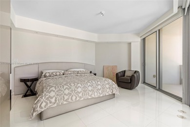 Exceptional residence on the Miami River, next to the iconic