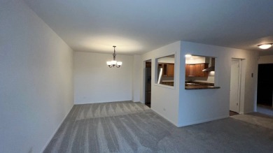 Welcome to 850 South Lorraine! Spacious third floor condo