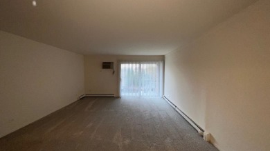 Welcome to 850 South Lorraine! Spacious third floor condo