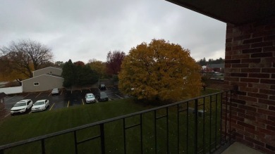 Welcome to 850 South Lorraine! Spacious third floor condo