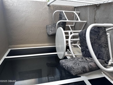 Corner DIRECT OCEAN FRONT efficiency with amazing views. Enjoy