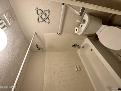 Corner DIRECT OCEAN FRONT efficiency with amazing views. Enjoy